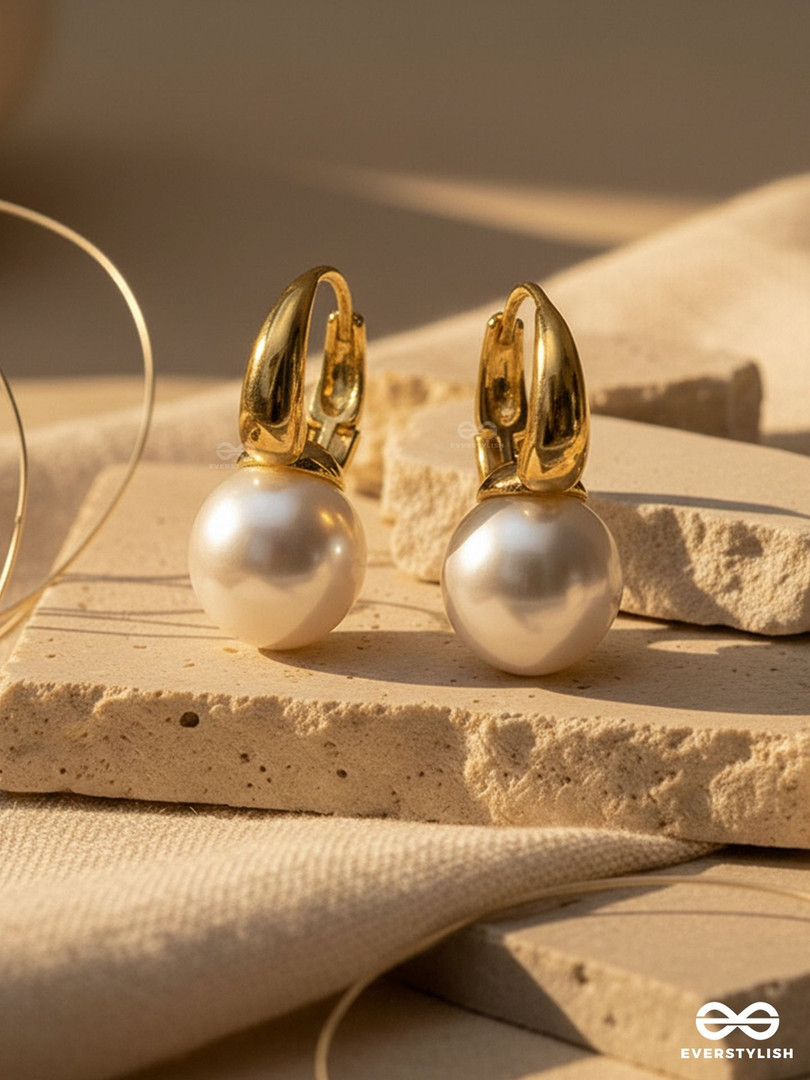 EVERSTYLISH Bubble Drop Glossy Pearl In Golden Grip Earrings