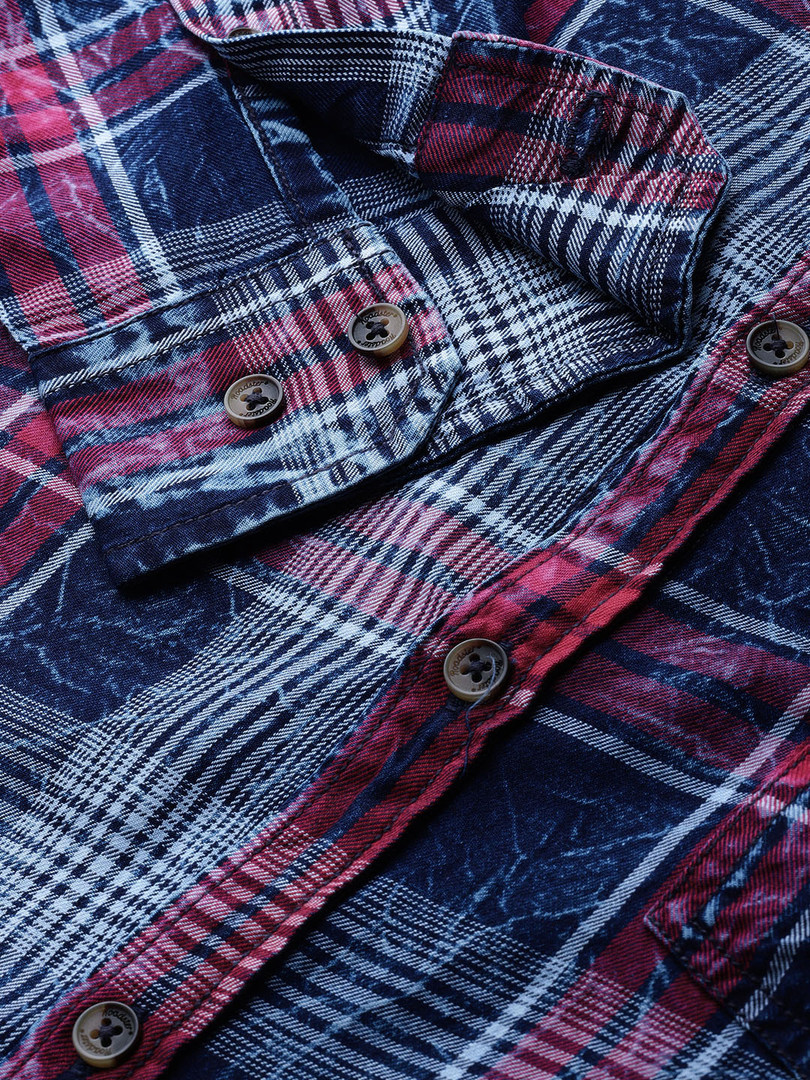 Roadster Men Navy Blue Magenta Pink Regular Fit Checked Casual Shirt