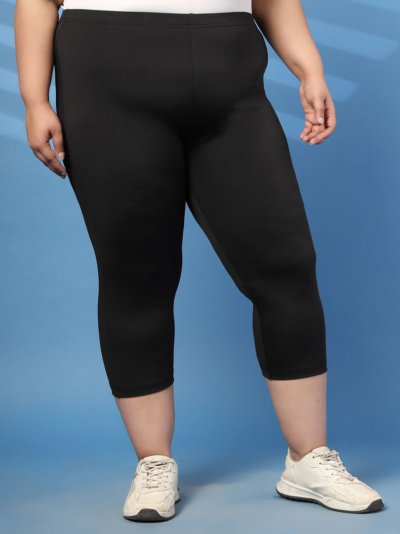 plusS Women Plus Size Regular Fit Mid-Rise Capris