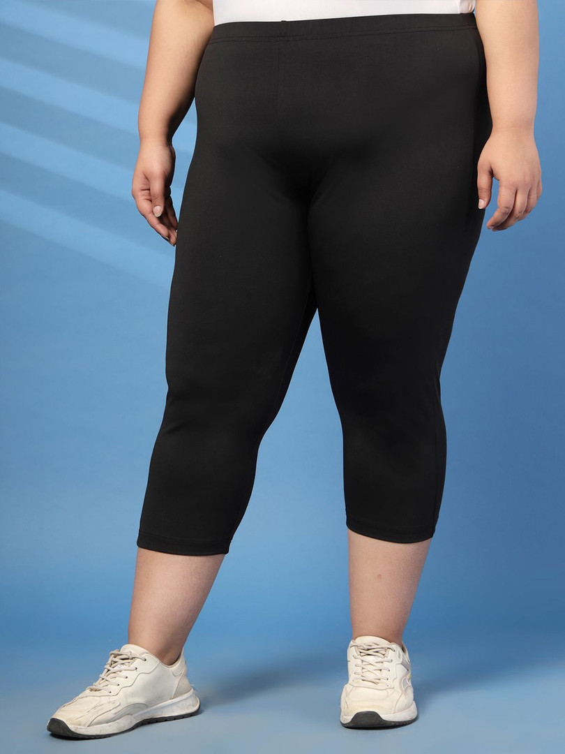 plusS Women Plus Size Regular Fit Mid-Rise Capris