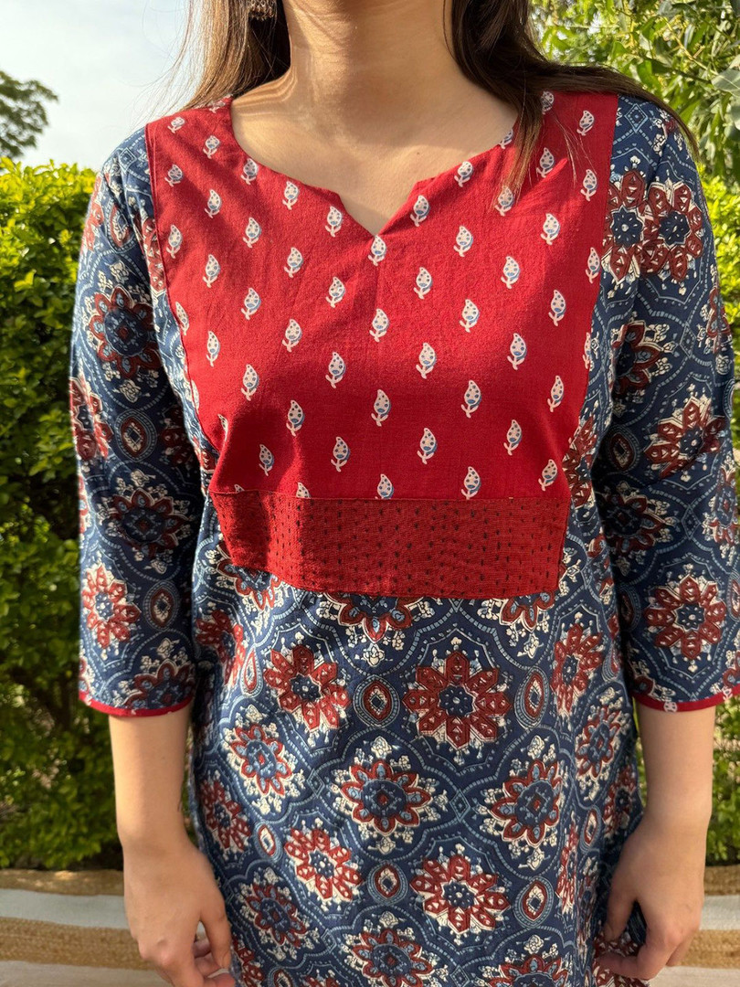 Sanskritam Floral Printed Notch Neck Patchwork Pure Cotton Straight Kurta