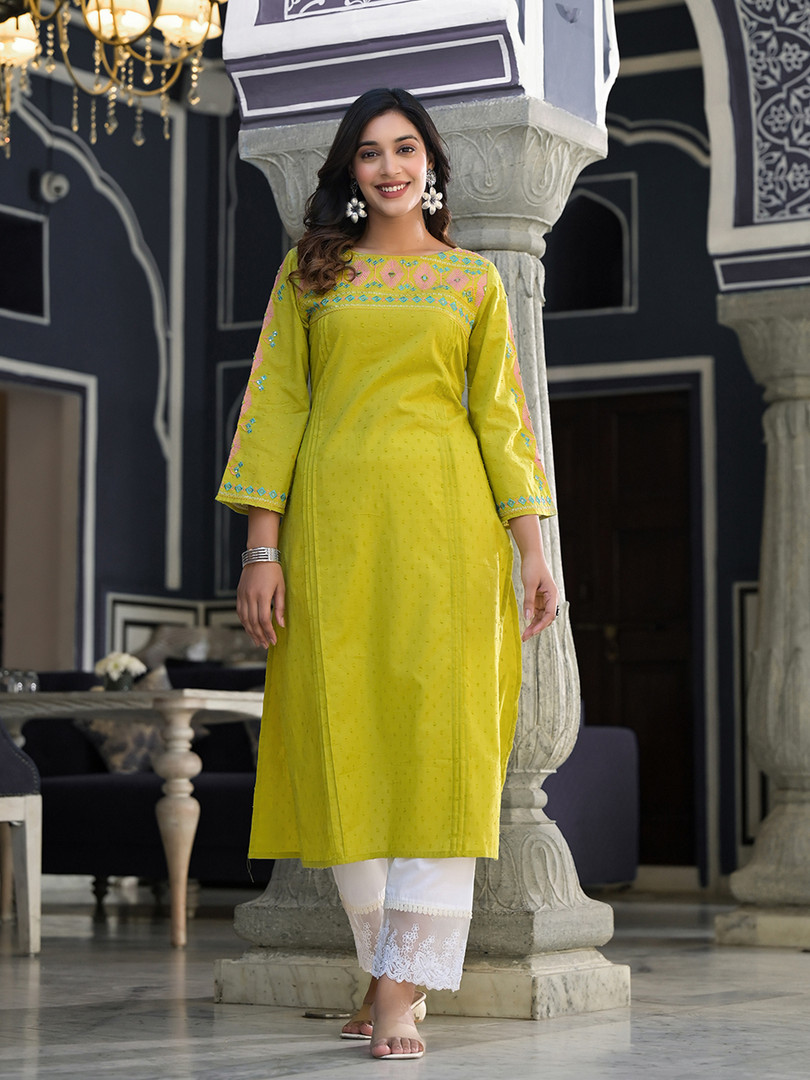 Varanga Women Floral Thread Embroidered Yoke Design Straight Kurta