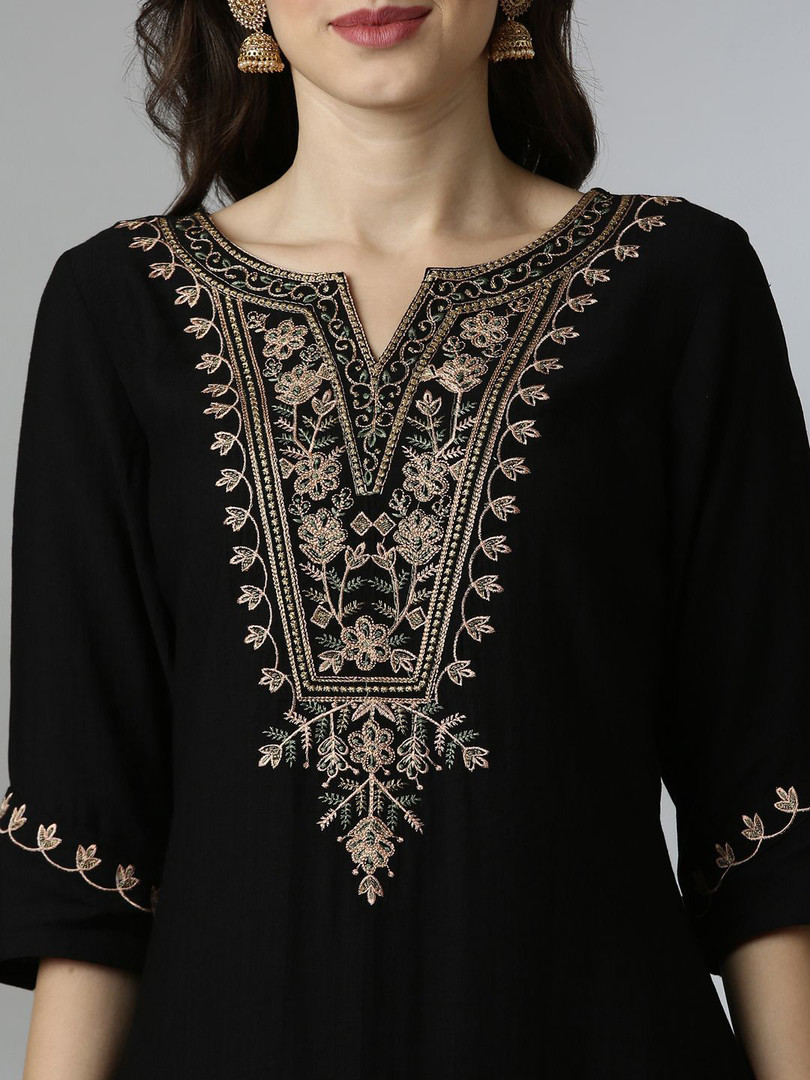Anouk Floral Yoke Design Notch Neck Thread Work Straight Kurta