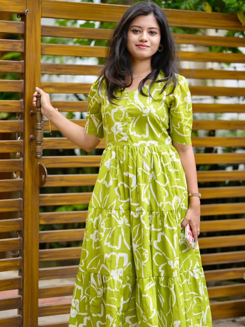 AURIPRX FASHION Women Green Viscose Rayon Kurtas