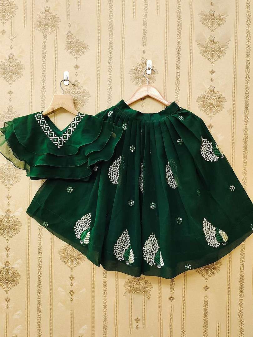 Green / White