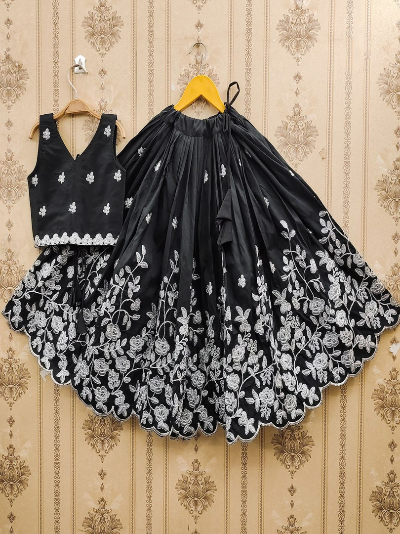 Black / White