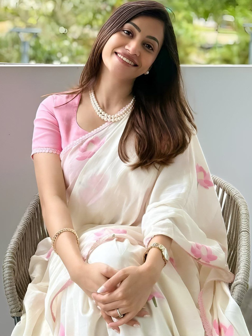 HERE&NOW Floral Linen Blend Saree