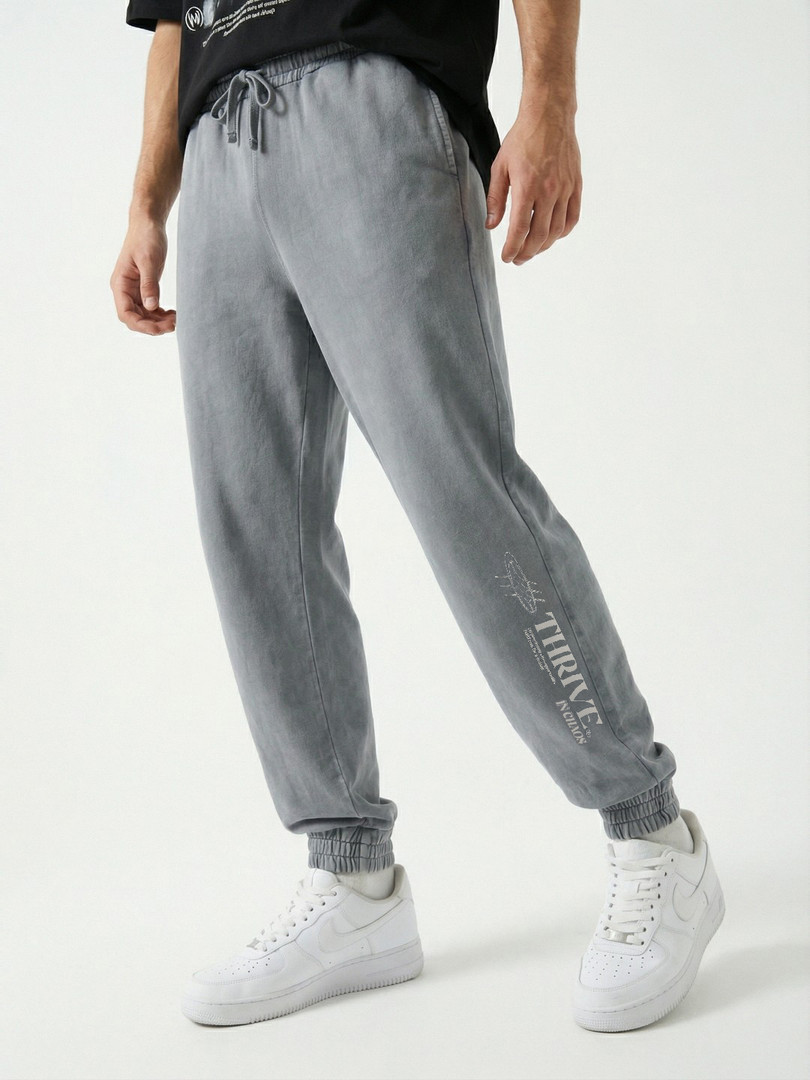 glitchez Men Typography Print Mid-Rise Pure Cotton Relaxed Fit Joggers