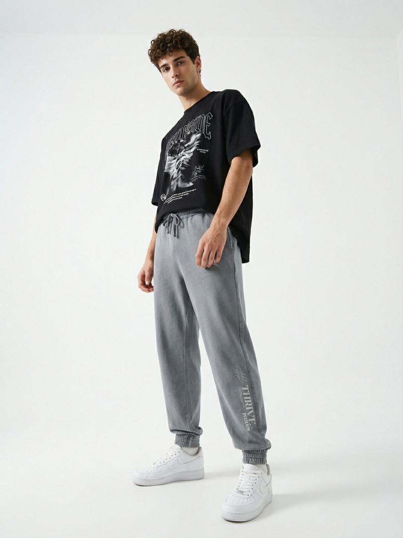 glitchez Men Typography Print Mid-Rise Pure Cotton Relaxed Fit Joggers